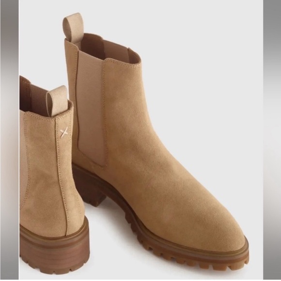 Quince Women's
Suede Chelsea Boot Size 8
Desert Tan Lug Sole New - Picture 2 of 5